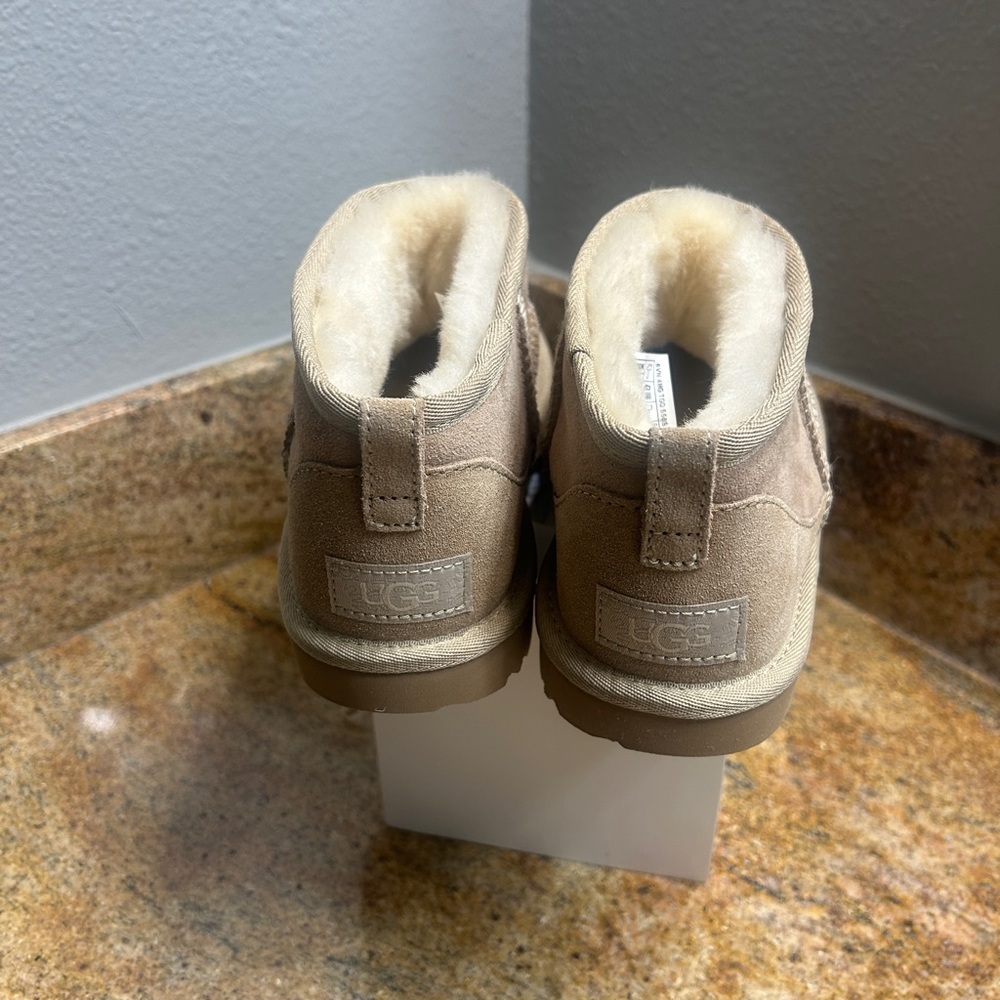 Ugg Mini boots kids size 4 New without tag color Sand No box new shoes - Picture 2 of 7